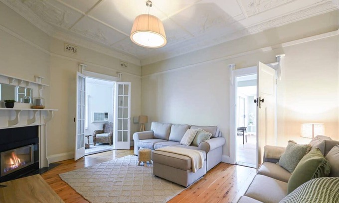 Dubbo Casa | Bultje Bliss - CBD Haven, 1920s Timeless Charm