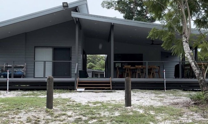 Brisbane Waterfront Casa | BULWER BREEZES - Beautiful new beach house, perfect for a family vacation