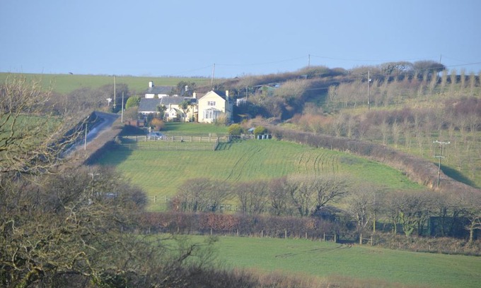 Hartland Casa | Bumble Bee Cottage