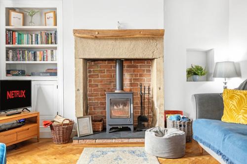 Crich Casa | Bumblebee cottage in Crich, Peak District, Cosy retreat for two
