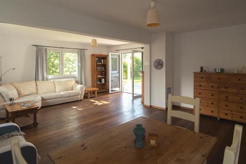 Golcuv Jenikov Casa | Bungalov u řeky a lesa