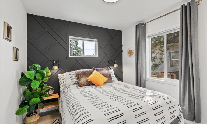 West Central Casa | Bungalow 29 Chic Mins To Dwntwn Pet Friendly