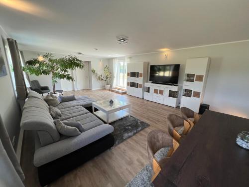 Nordost Casa | Bungalow 4 Schlafzimmer 8 Personen Parkplatz Grundstück Garten