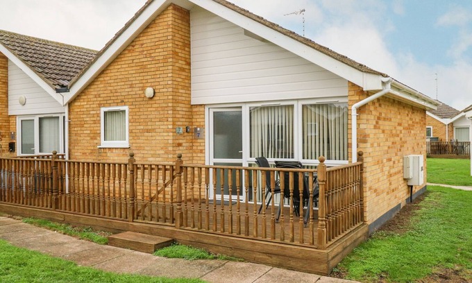 Corton Casa | BUNGALOW 7, pet friendly, country holiday cottage in Corton