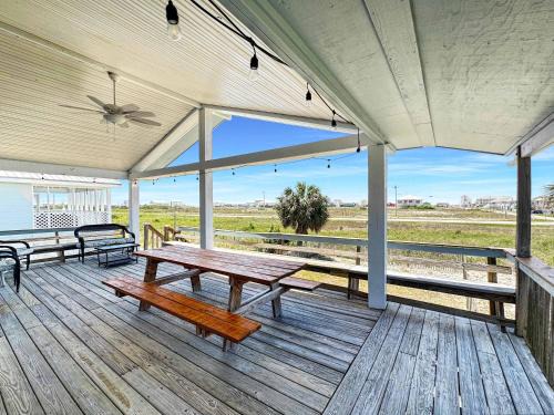 Fort Morgan Pines Casa | Bungalow by the Bay with FREE ACTIVITIES