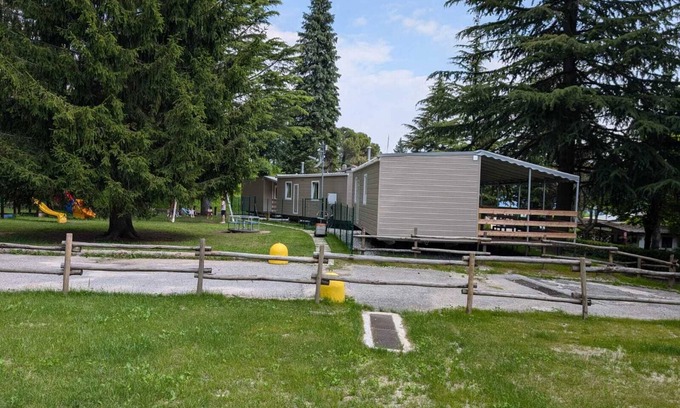 Oliveto Lario Casa | Bungalow 'Casa Mobile 8' con terraza privada, jardín compartido y aire acondicionado
