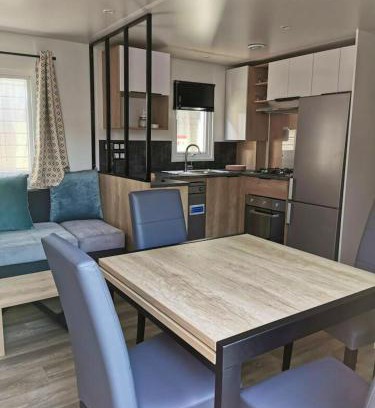 Vias Casa | Bungalow confortable à Vias avec piscine partagée