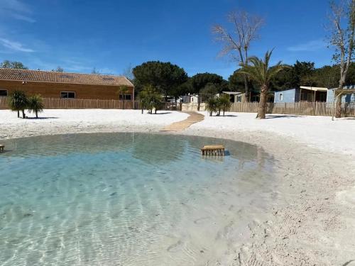 Vendres Casa | Bungalow cosy à Vendres avec piscine partagée