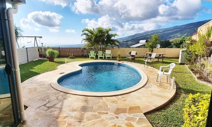 Sainte-Clotilde Casa | Bungalow des pensées piscine chauffée 28°