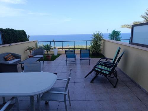Els Arenals del Sol Apartamento | Bungalow en primera línea del mar