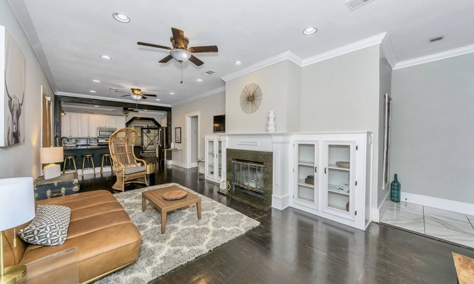 Oak Cliff Casa | Bungalow Gem in Historic Bishop Arts Oak Cliff