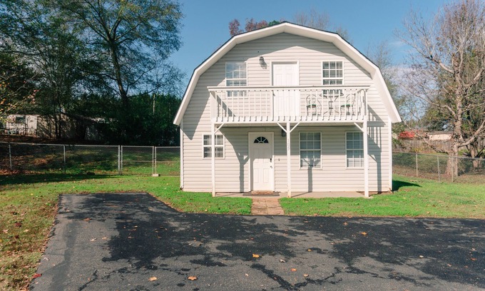Arcadia Casa | Bungalow Home with EV charger - No Cleaning Fee