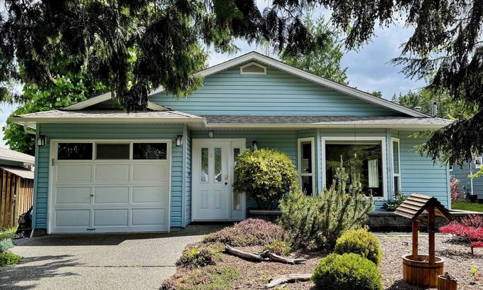 Regional District of Nanaimo Casa | Bungalow in beautiful Qualicum Beach.