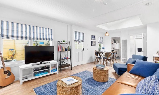 Capitola Casa | Capitola Village Getaway! - Steps from River walk