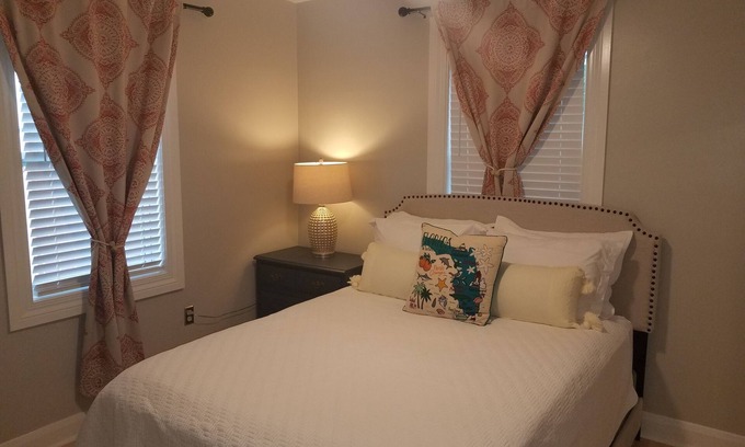 Old Seminole Heights Casa | *Bungalow in Trendy Seminole Heights*