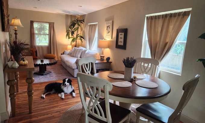Baldwin Park Casa | Bungalow on quiet street close to trendy cafes, pubs, and parks. Dogs welcome!