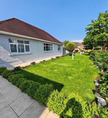 Port Talbot Casa | Bungalow Step Free Access - Close To The Beach