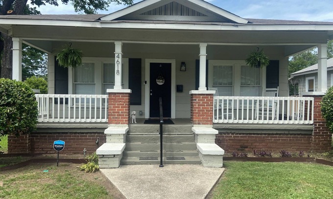 Crestline Heights Casa | Bungalow that is less than 20 mins away from Birmingham downtown attractions!