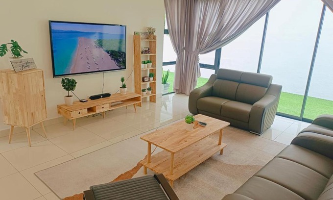 Sungai Petani Casa | Bungalow, Up to 21 Pax, 4000sqft, 3 Bedrooms, 4 Bathrooms, 4 Car Parks by Star Home