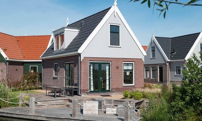 Uitdam Casa | Bungalow with 3 bedrooms, 2 bathrooms and a sauna