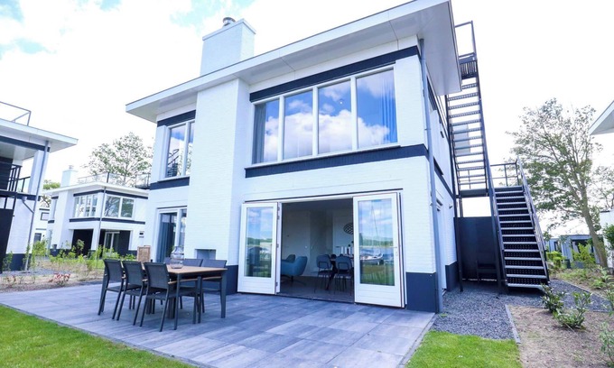 Nijkerk Casa | Bungalow with 4 bedrooms and a terrace