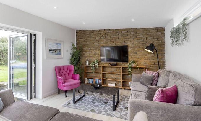 Coulsdon Casa | Bungalow con climatizada Piscina al aire libre