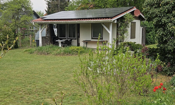 Mahlsdorf Casa | Bungalow with large sunbathing lawn on the outskirts of Berlin