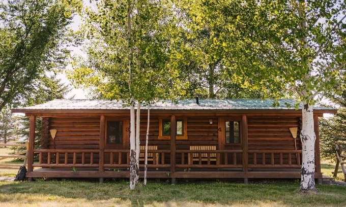 Bozeman Cabina | Bunkhouse 3 at Gallatin Canyon Cabins