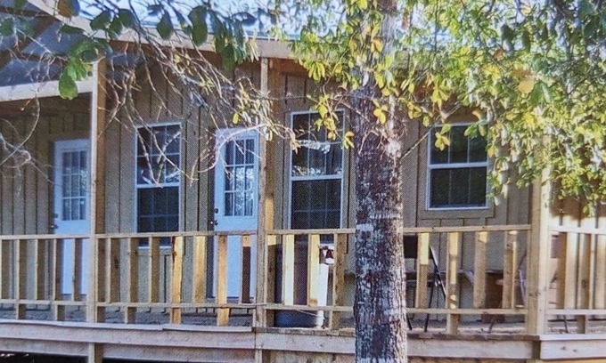 Hempstead Cabina | Bunkhouse on 18 acres.