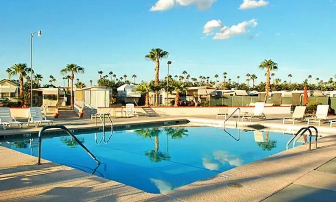 Yuma Casa | Bunkhouse Resort - 2 pools, 55+