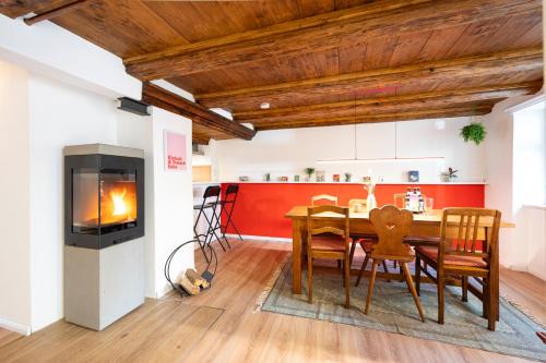 Old Town Casa | Bunter Hund Apartments - ganzes historisches Altstadthaus