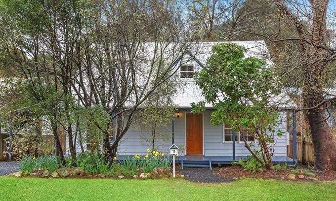 Katoomba Casa | Bunyip Cottage nEscape to Bunyip Cottage - Your Cozy Blue Mountains Getaway