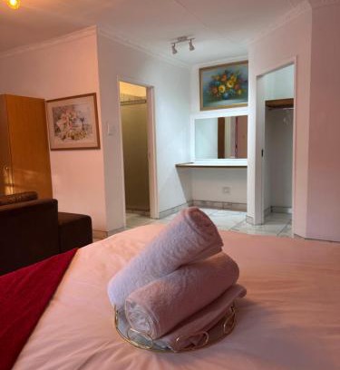 Linden Casa | Buona Notte Suites in Linden