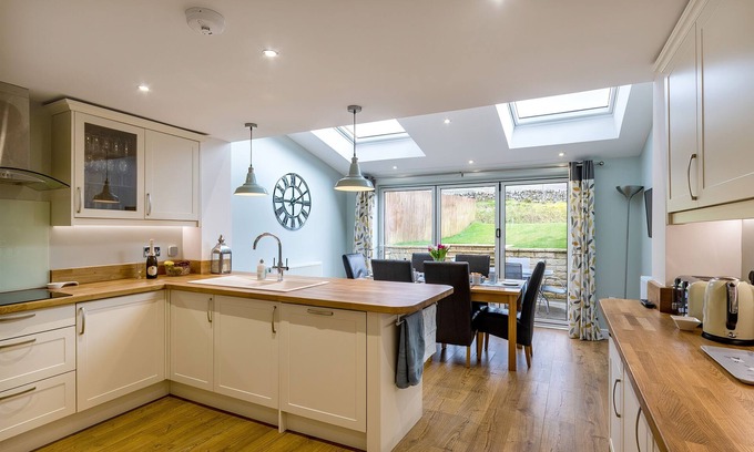 Buxton Cabaña | BURBAGE VIEW, family friendly, with a garden in Buxton