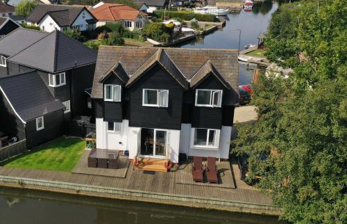Wroxham Casa | Bure Banks in the heart of Wroxham