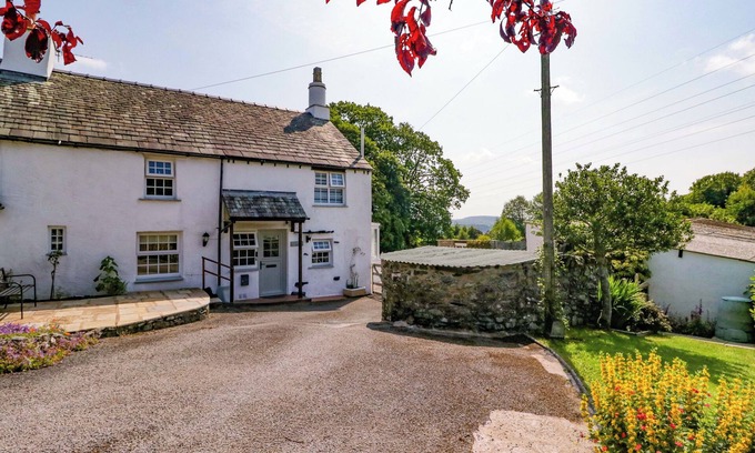 Lindale Cabaña | BURNBANK COTTAGE, character holiday cottage in Grange-Over-Sands