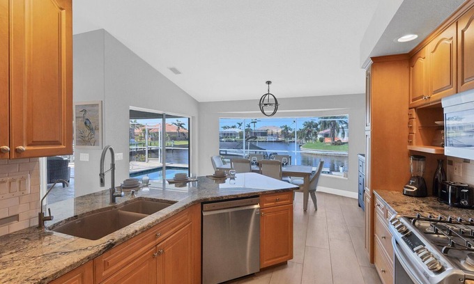 Burnt Store Isles Casa | Burnt Store Isles 3 Bedroom Saltwater Pool Den Canal