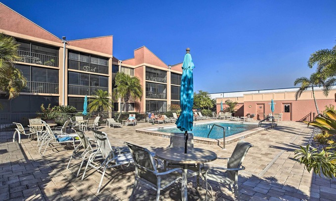 Burnt Store Marina Condominio | Burnt Store Marina Condo: Boat, Swim, Golf!