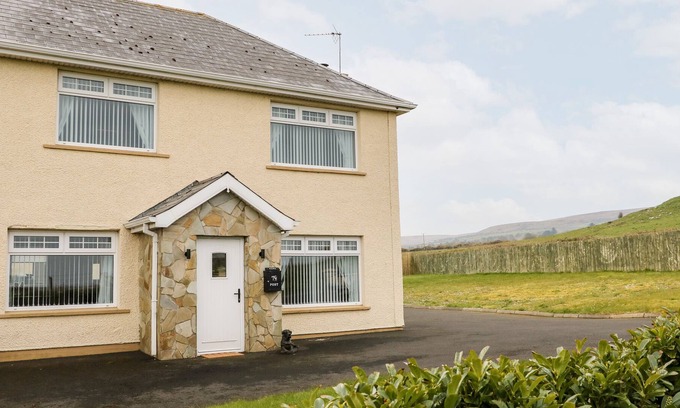 Coleraine Casa | BURRENMORE RETREAT, family friendly, with open fire in Castlerock
