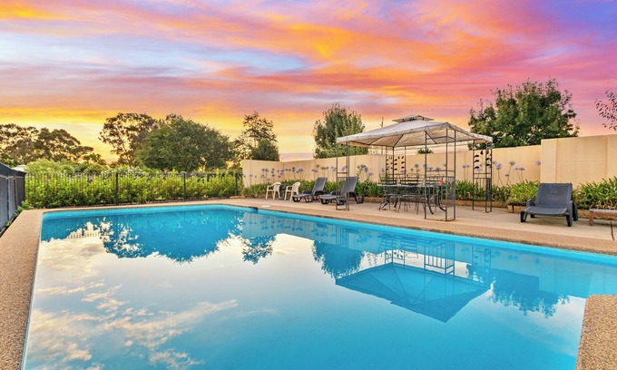 Lake Albert Hotel | Burringa Motel