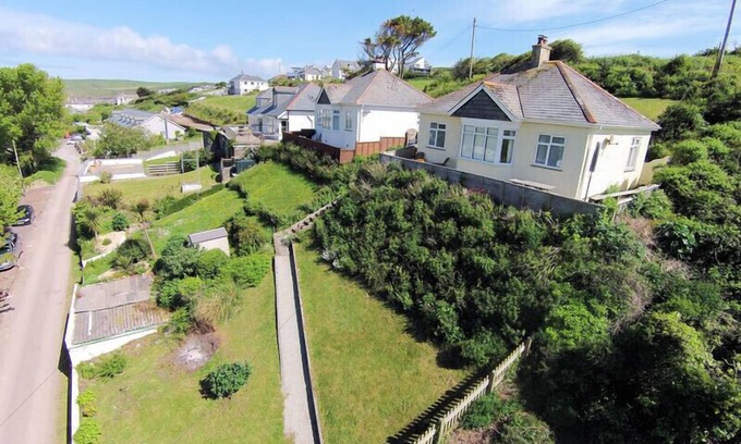 Polzeath Cabaña | BURWYN, family friendly in Polzeath
