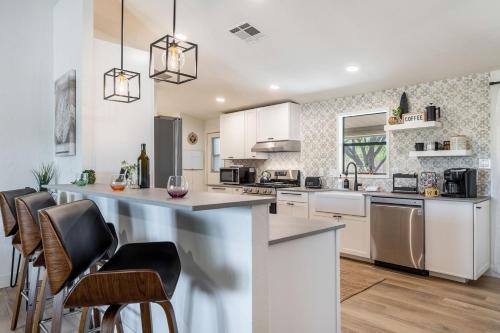 Saguaro West Casa | Bus Stop Saloon - Cave Creek with Spa