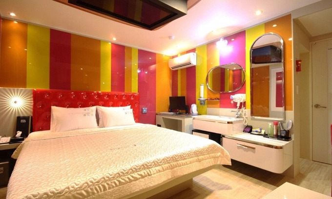 Dongnae District Hotel | Busan Oncheonjang 369