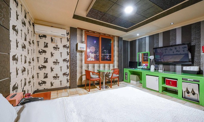Dongnae District Hotel | Busan Oncheonjang Interpark