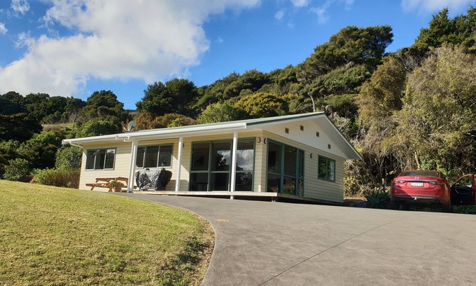 Whangarei Heads Cabaña | Telón de fondo de Bush, privacidad y vistas a la bahía