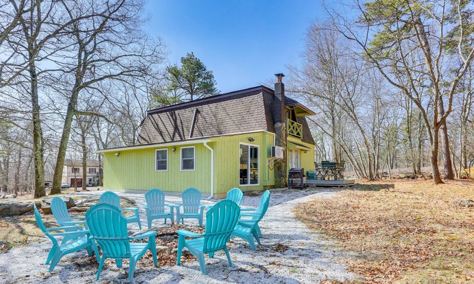Bushkill Villa | Bushkill Villa w/ Game Room, Sauna & Pool Access!