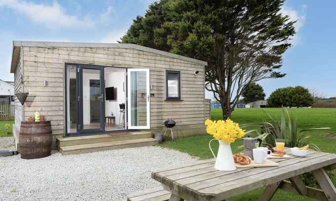 Helford Passage Cabaña | Bushwood Lodge