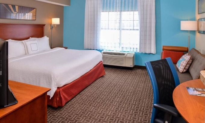Thousand Oaks Casa | Business Lodging in Thousand Oaks! 4 units w/Work Space, Full Kitchen, Pool