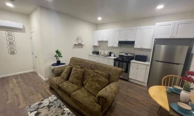 Riverside Casa | Business or family getaway