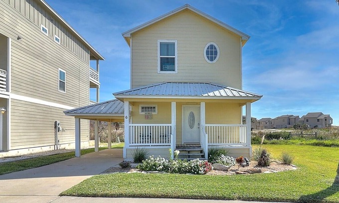 Bella Vista Casa | Buttercup 6bv 2 Bedroom Home by Redawning